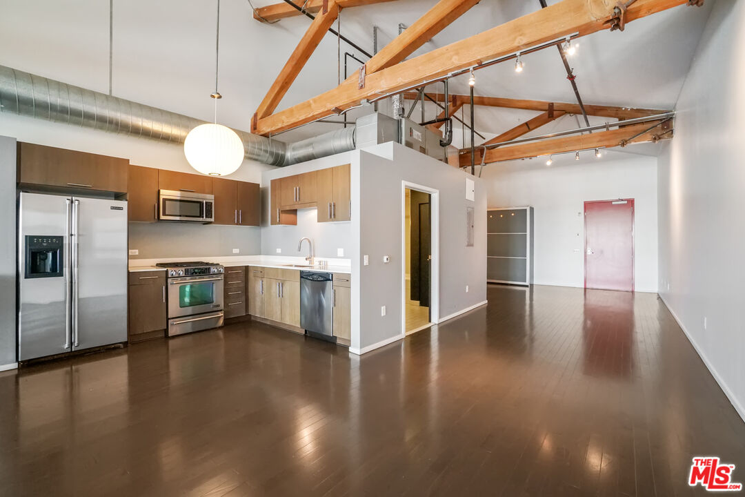 530 S HEWITT ST Unit: 535