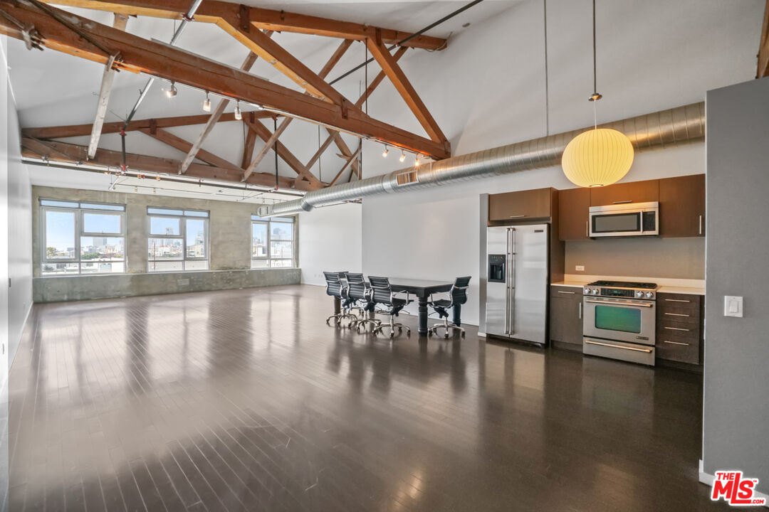 530 S HEWITT ST Unit: 535