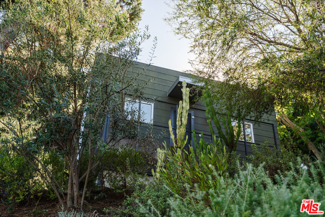 2300 Baxter St