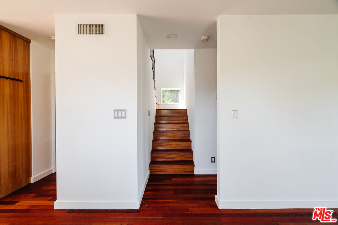 2300 Baxter St