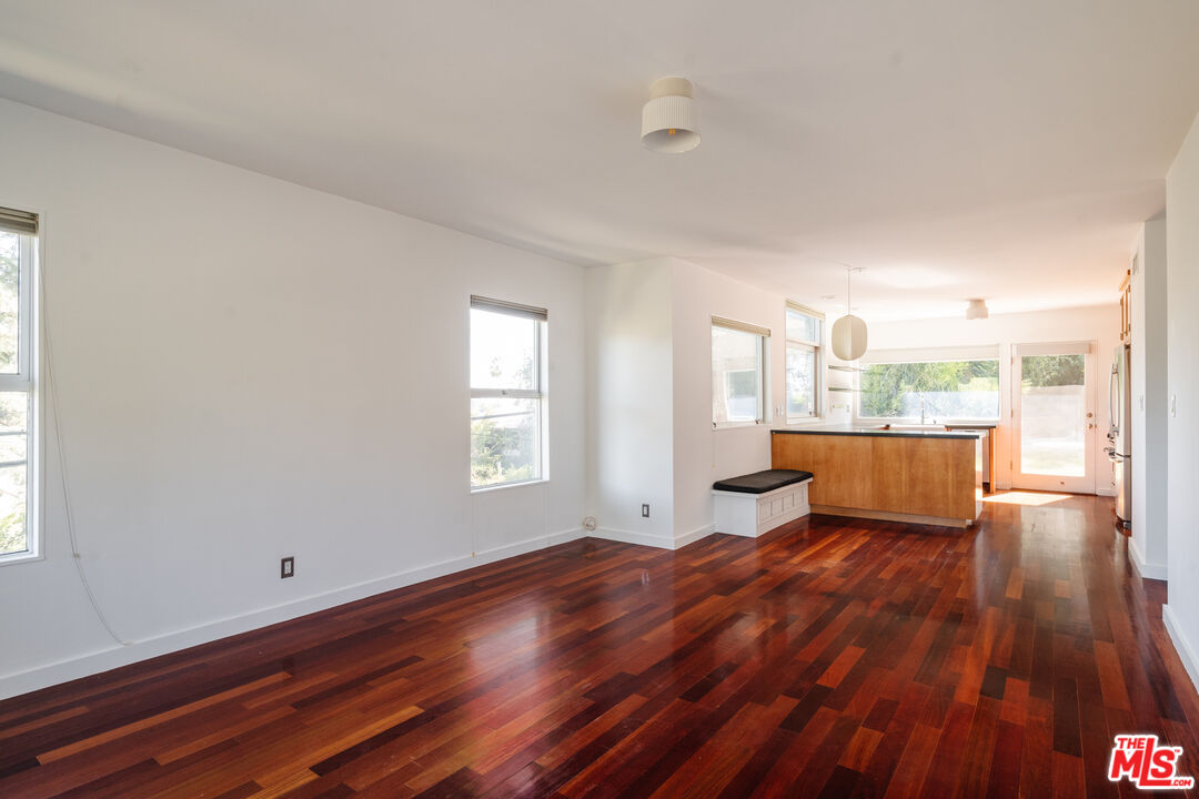 2300 Baxter St