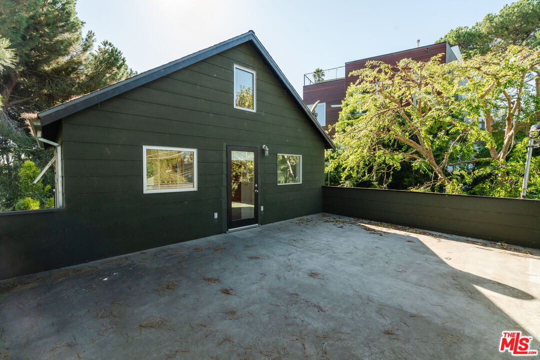 2300 Baxter St