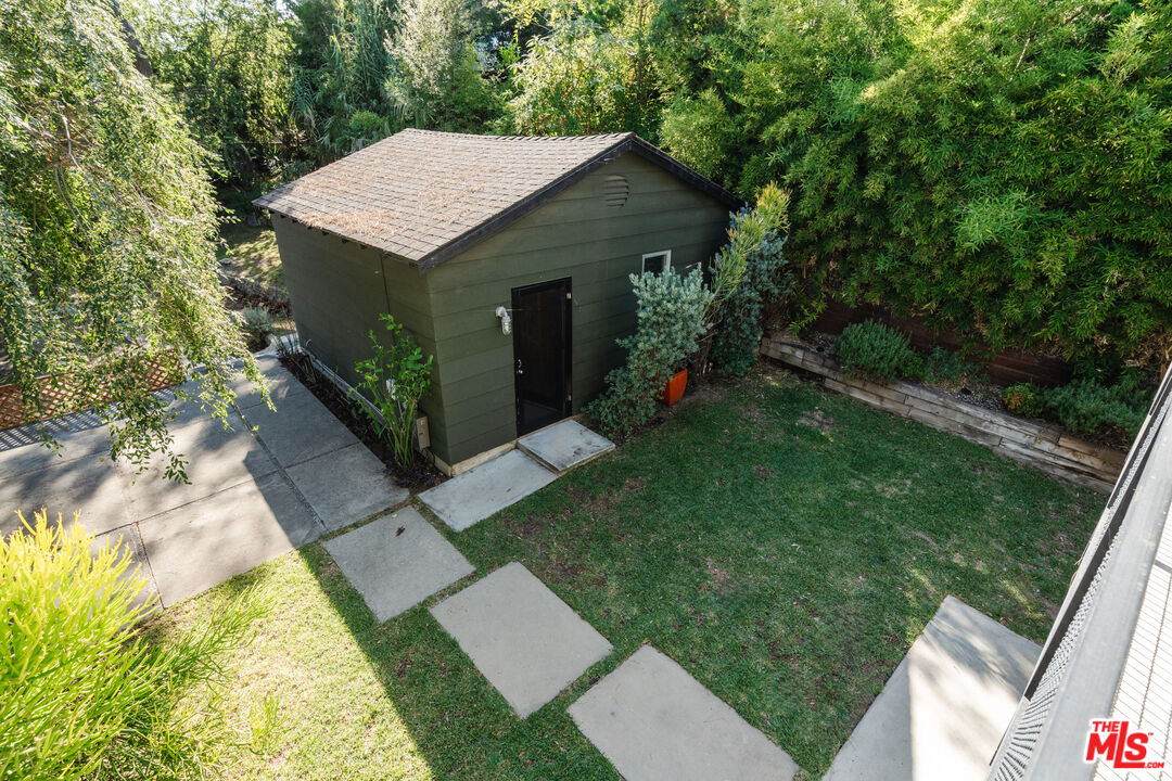 2300 Baxter St