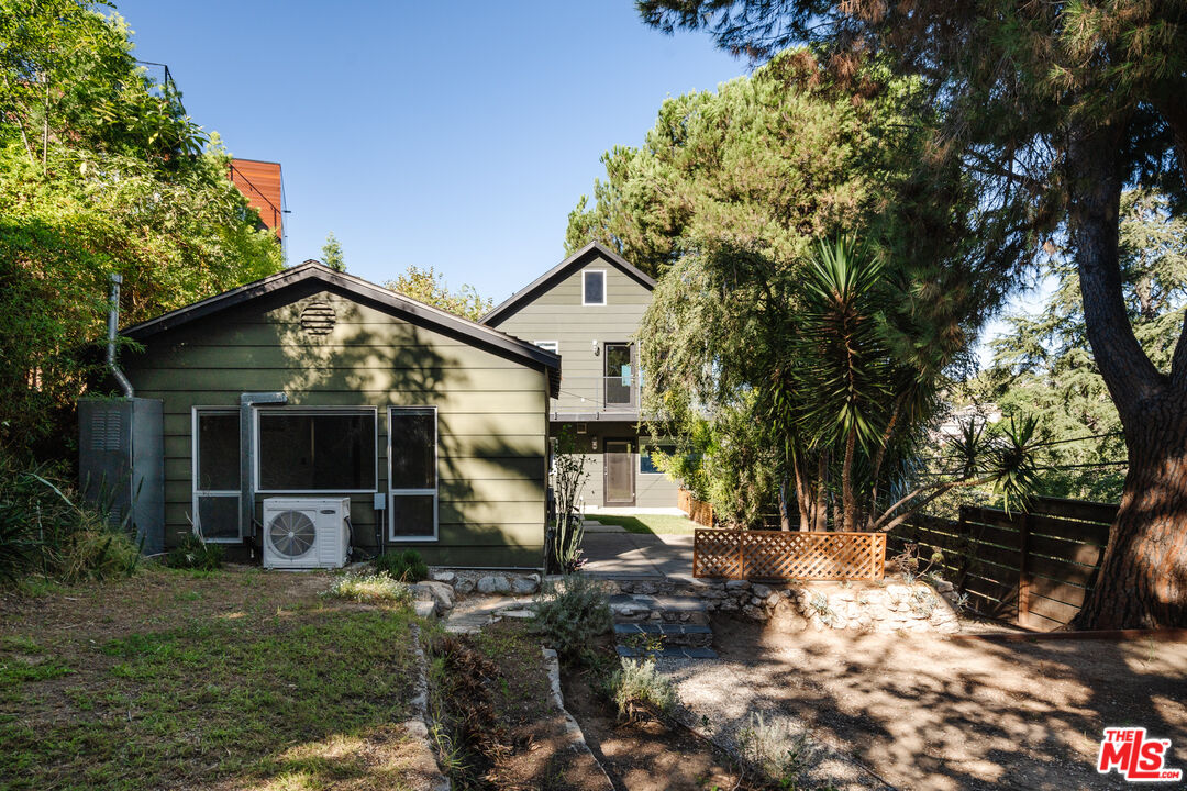 2300 Baxter St