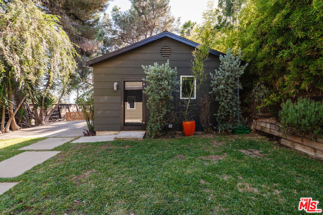 2300 Baxter St
