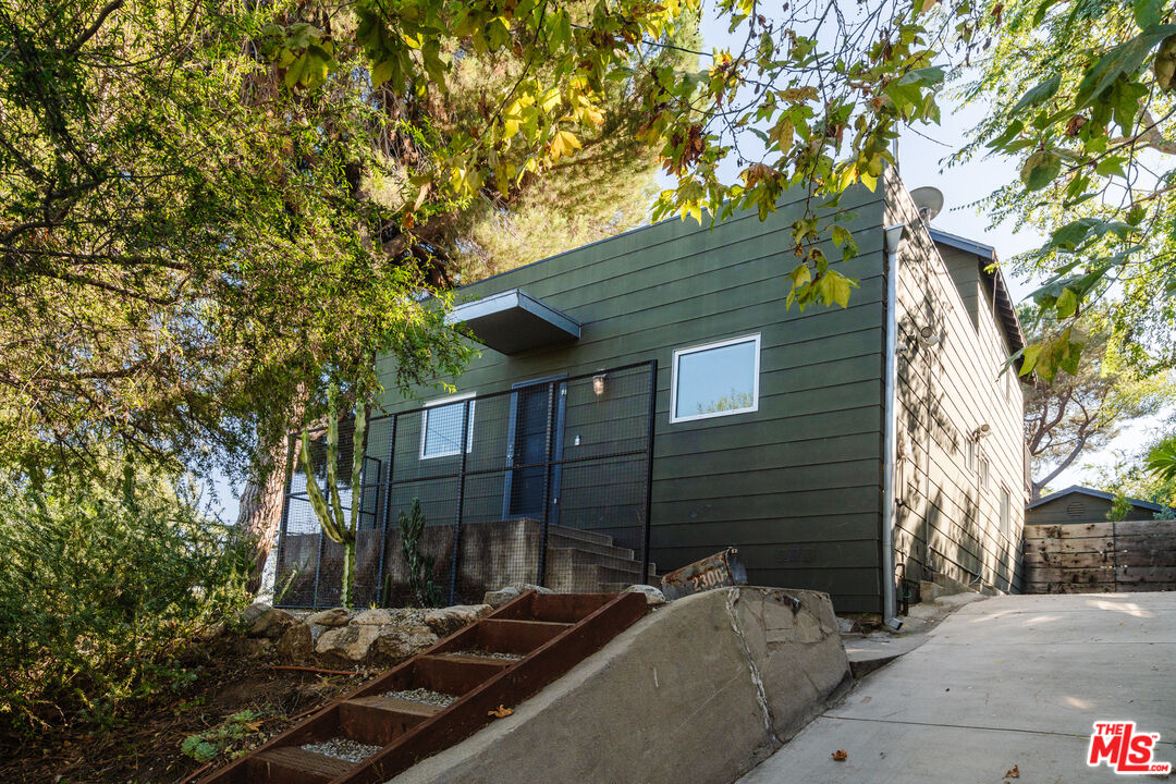 2300 Baxter St