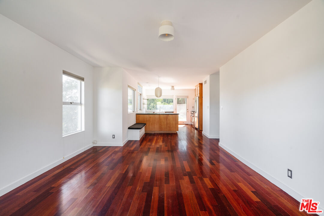 2300 Baxter St