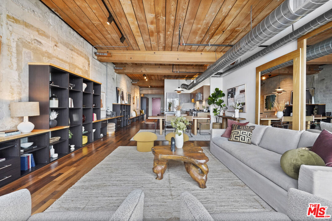 530 S Hewitt St Unit: 441