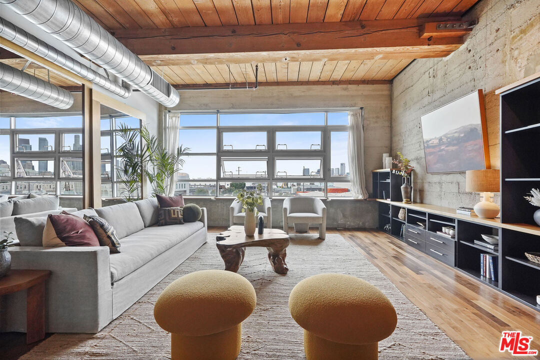 530 S Hewitt St Unit: 441
