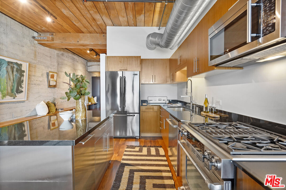 530 S Hewitt St Unit: 441