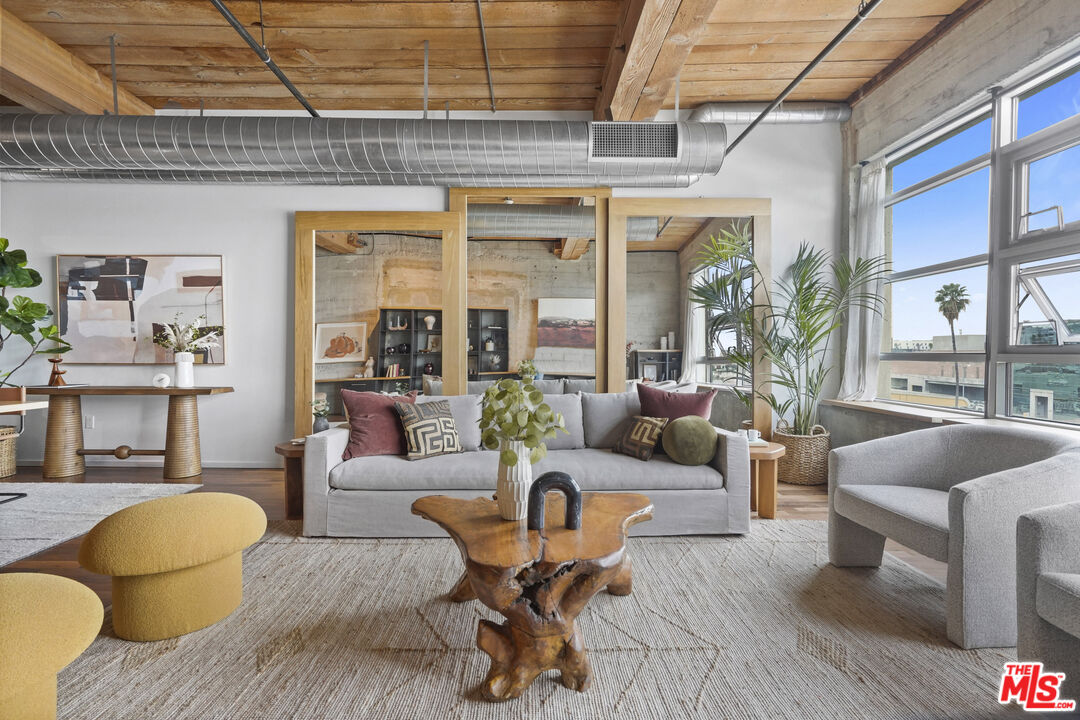 530 S Hewitt St Unit: 441