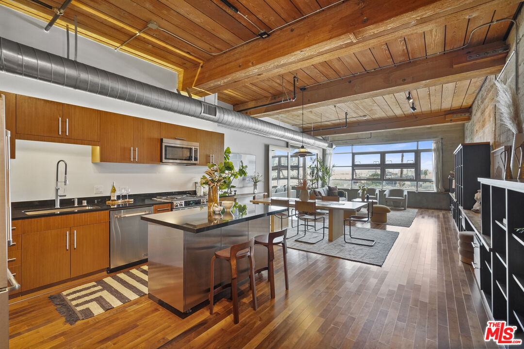 530 S Hewitt St Unit: 441