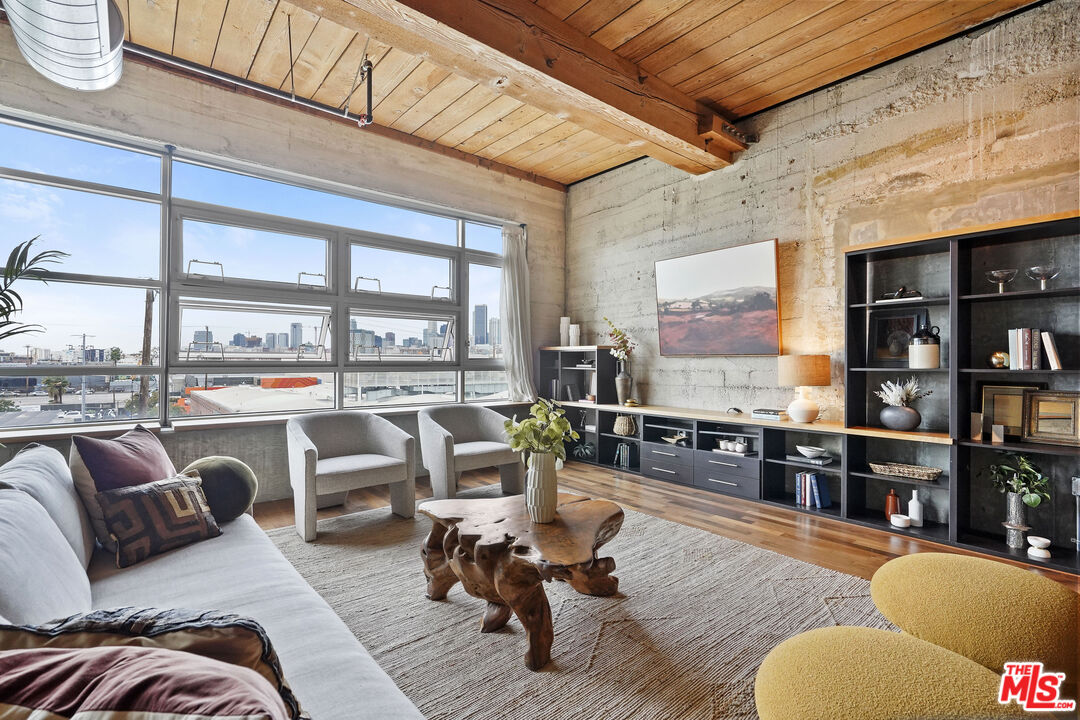 530 S Hewitt St Unit: 441