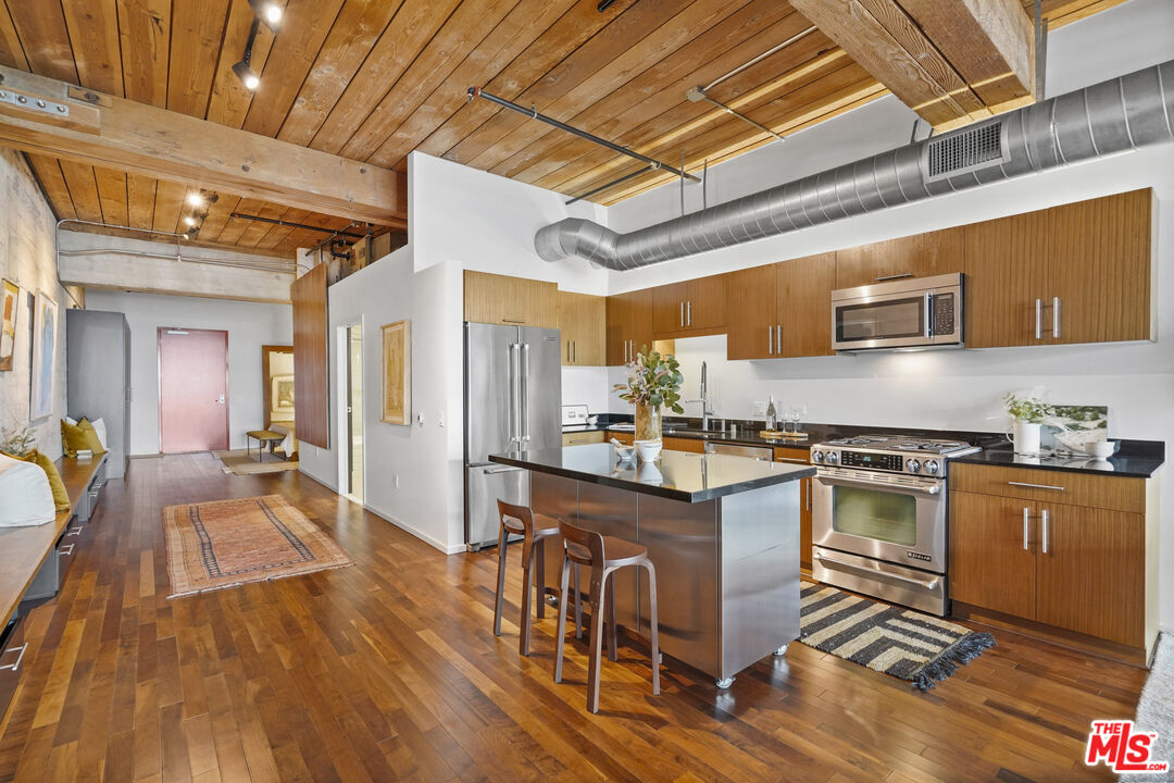530 S Hewitt St Unit: 441
