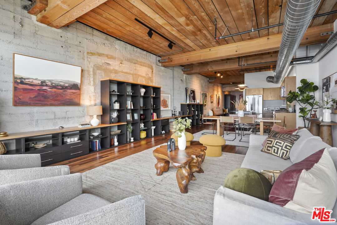 530 S Hewitt St Unit: 441