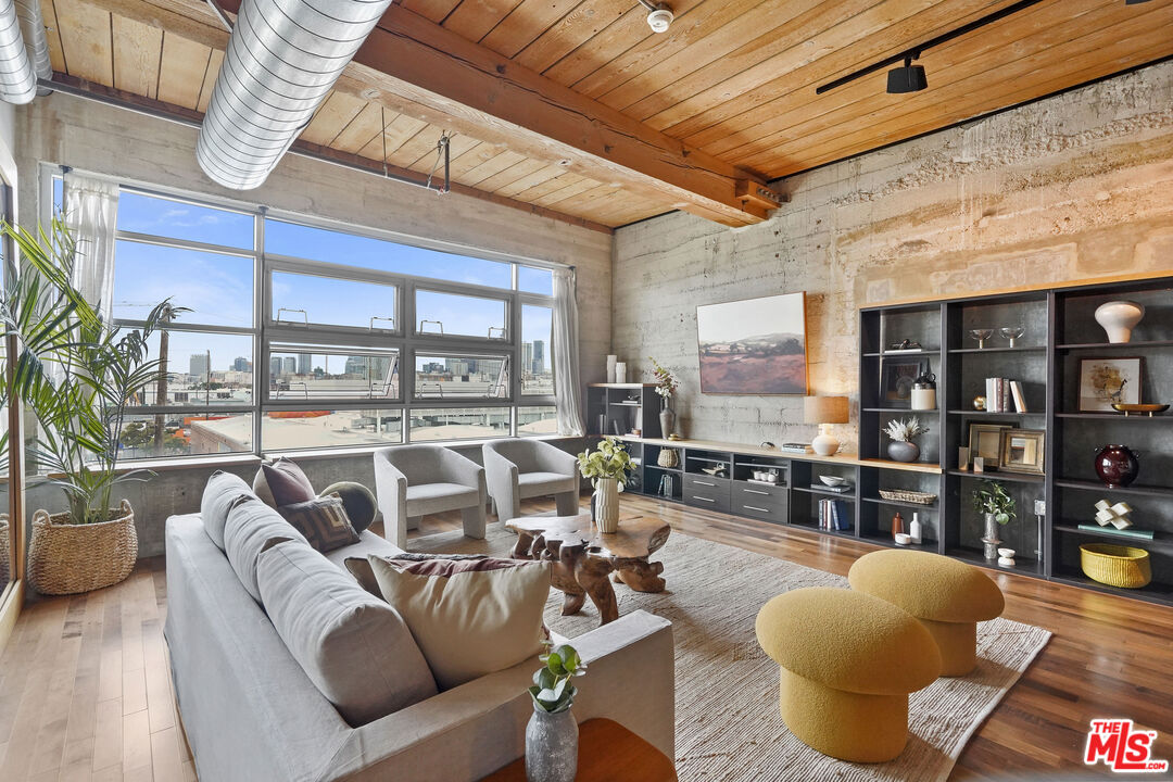 530 S Hewitt St Unit: 441
