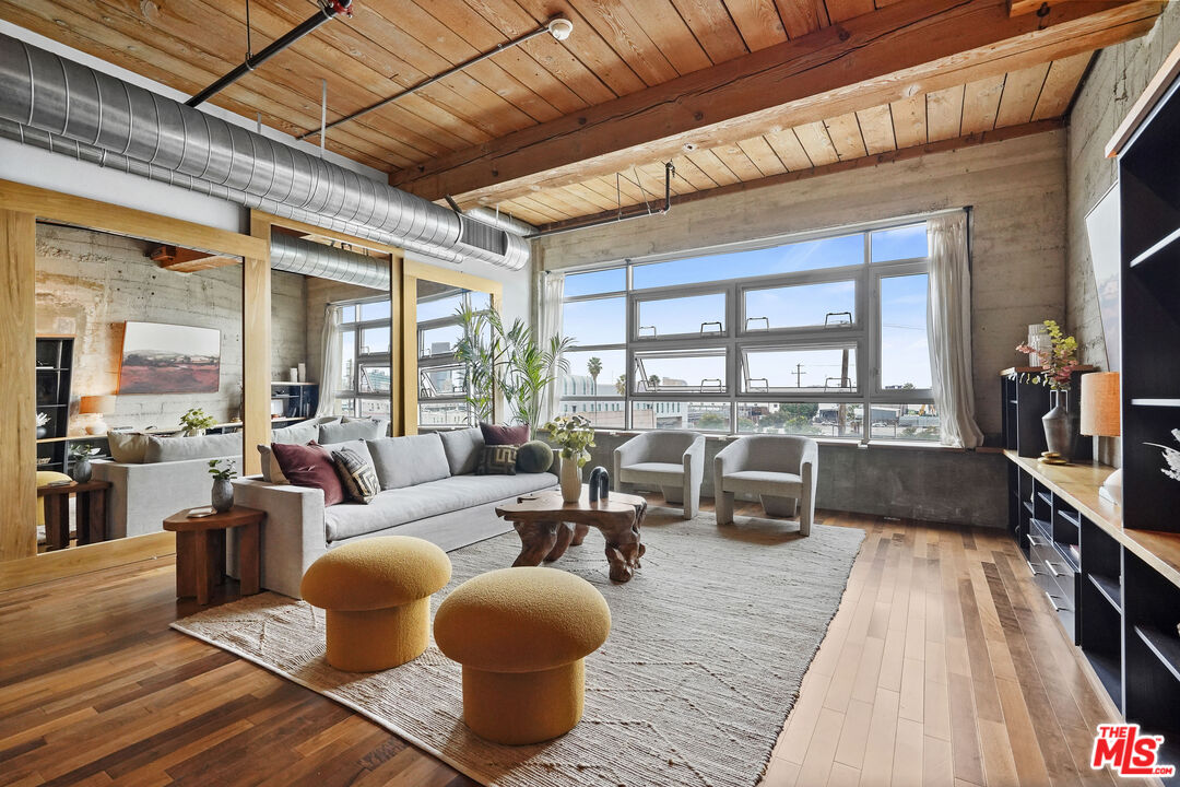 530 S Hewitt St Unit: 441