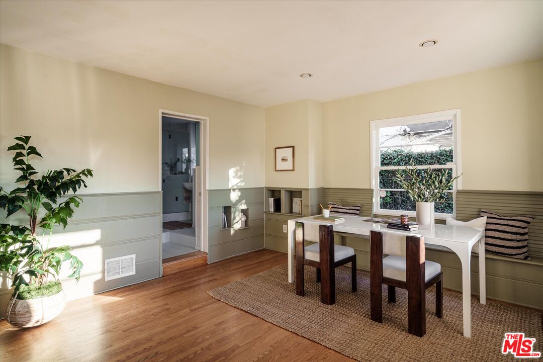 2661 Lake View Ter