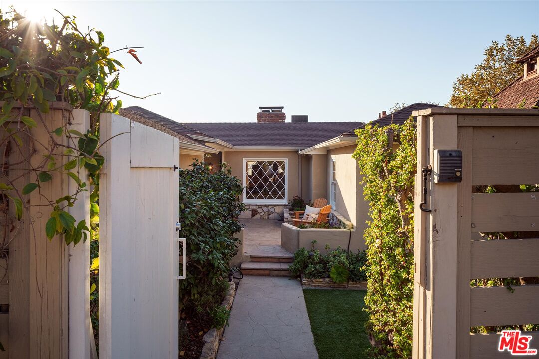 2661 Lake View Ter