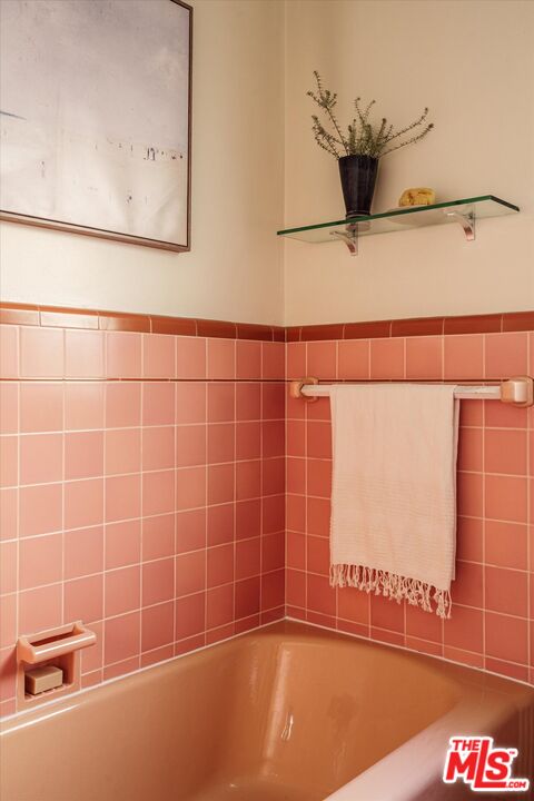 2661 Lake View Ter