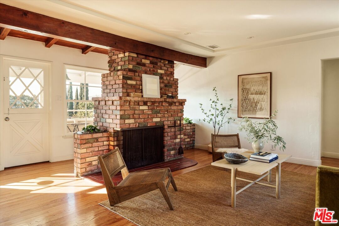 2661 Lake View Ter