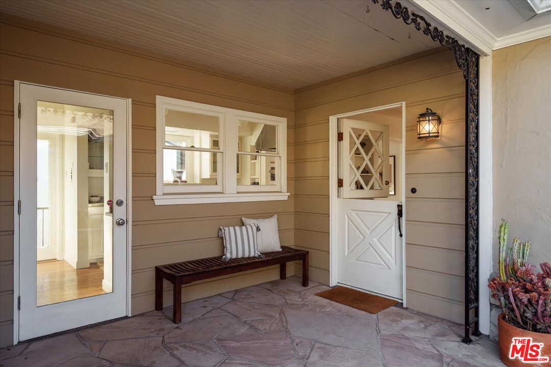 2661 Lake View Ter