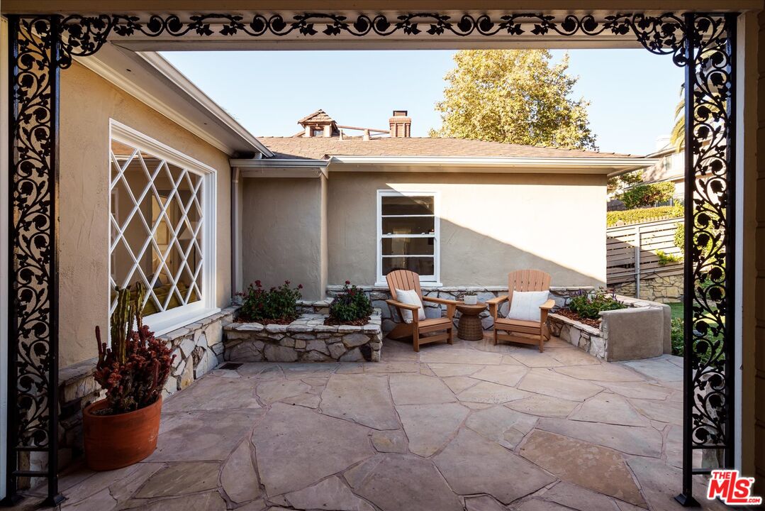 2661 Lake View Ter