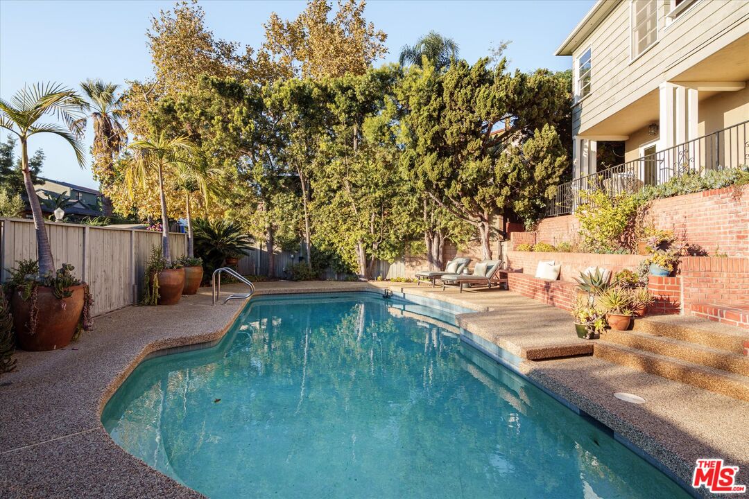 2661 Lake View Ter
