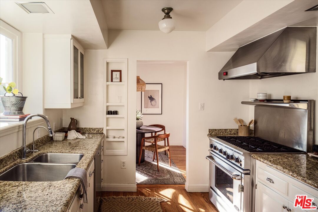2661 Lake View Ter