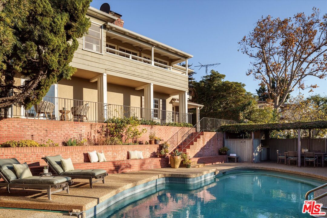 2661 Lake View Ter