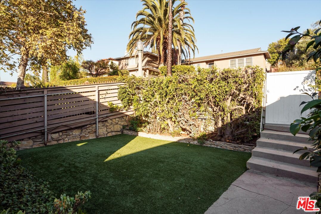 2661 Lake View Ter