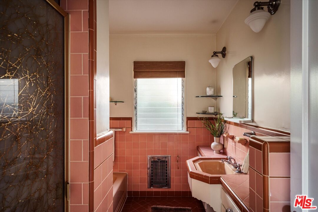 2661 Lake View Ter