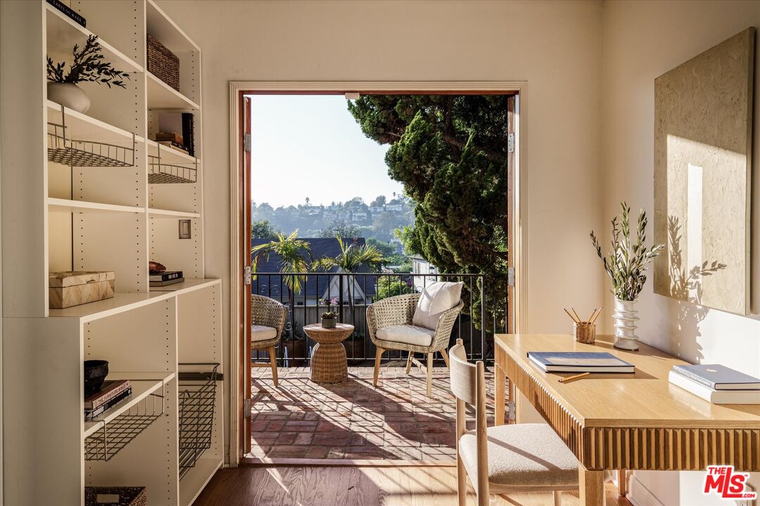 2661 Lake View Ter