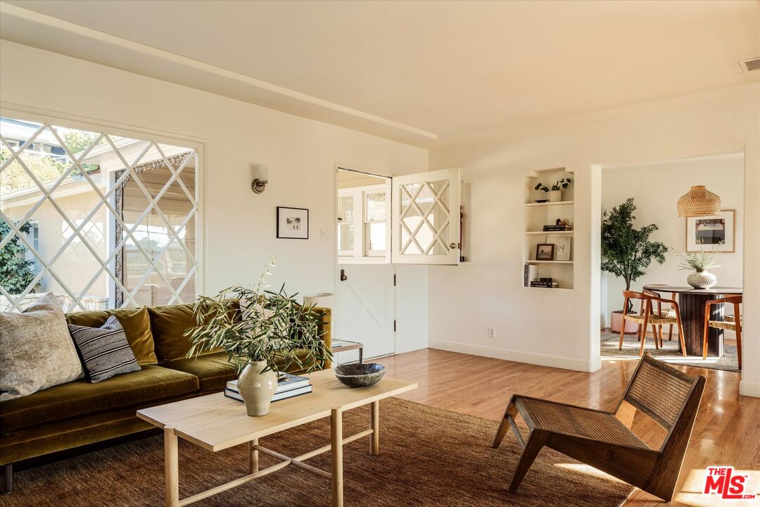 2661 Lake View Ter