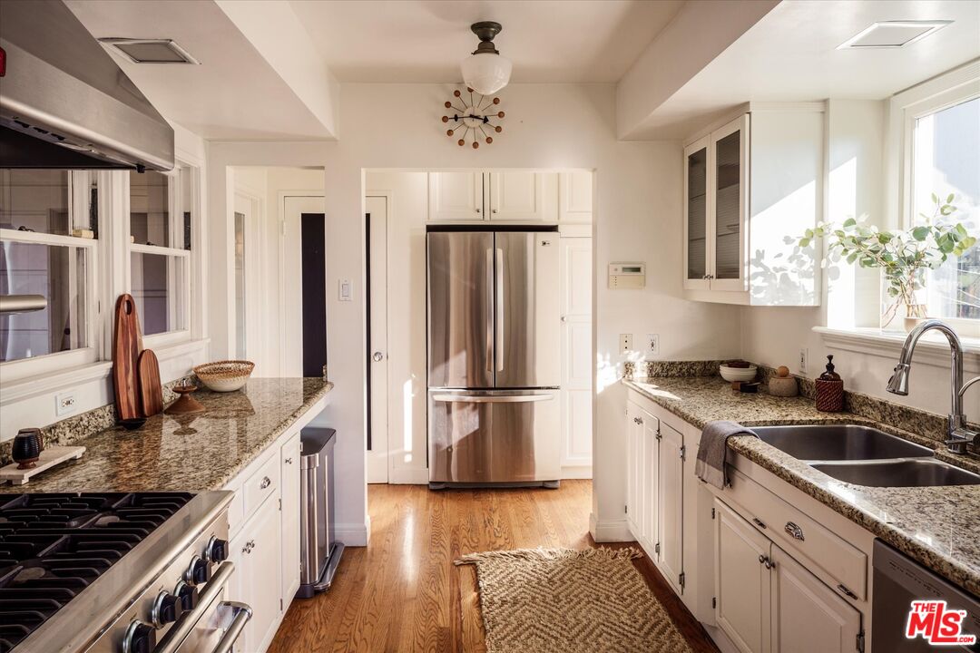 2661 Lake View Ter
