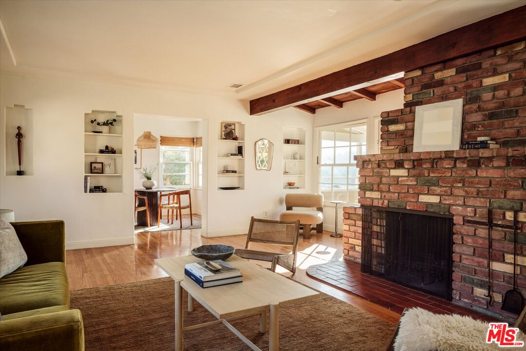 2661 Lake View Ter