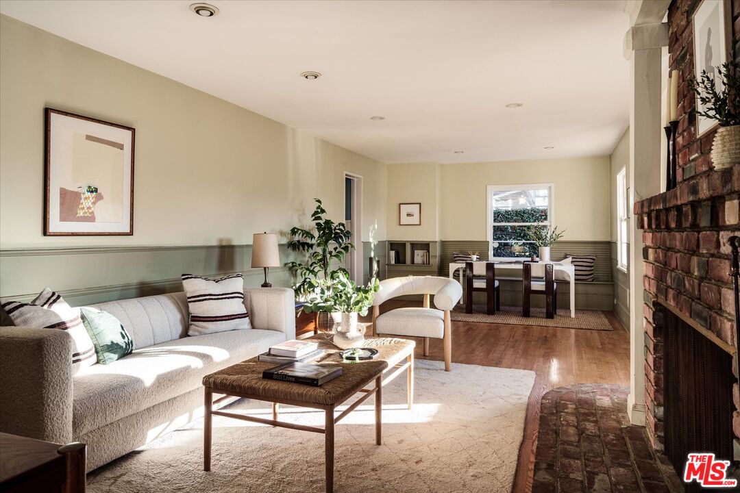 2661 Lake View Ter