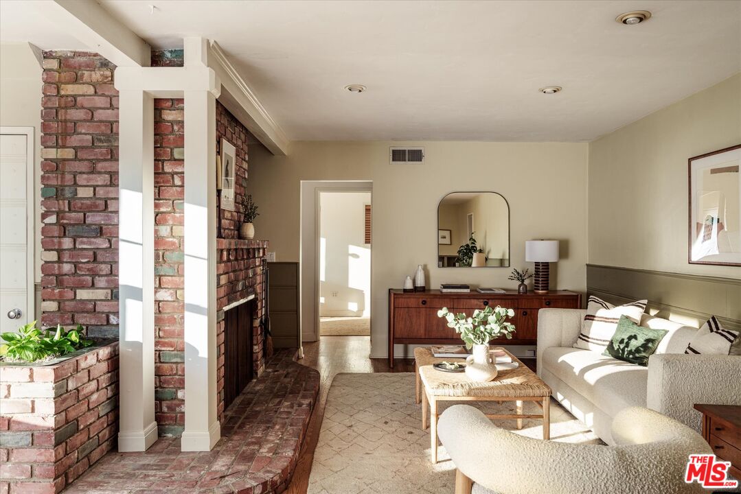 2661 Lake View Ter