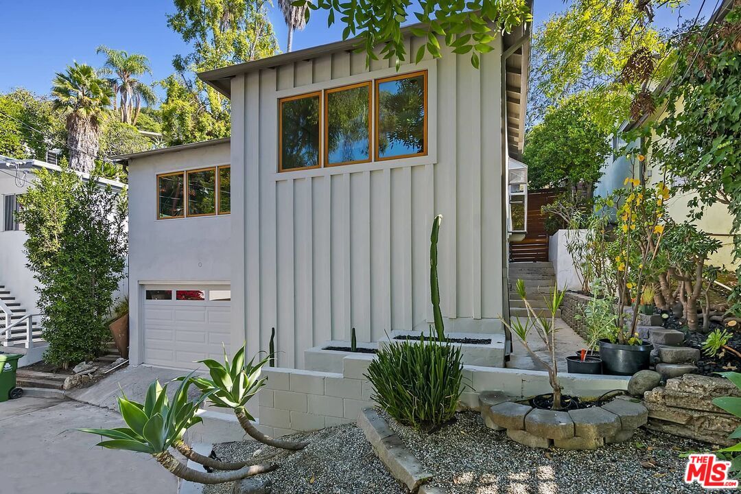 2046 Sanborn Ave