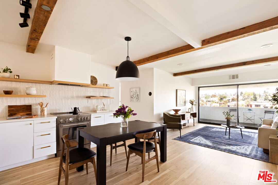 1701 Clinton St Unit: 205