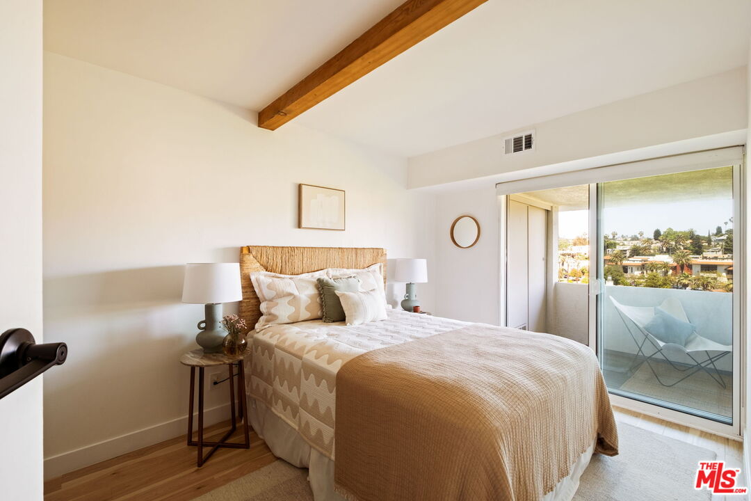 1701 Clinton St Unit: 205