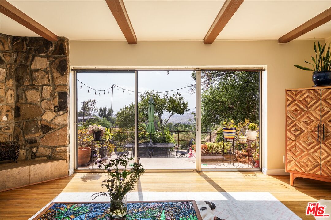 11111 Tujunga Canyon Blvd