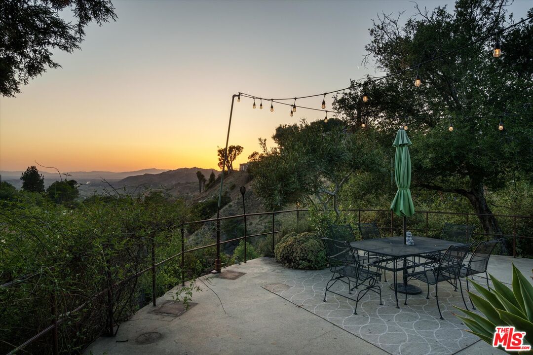 11111 Tujunga Canyon Blvd