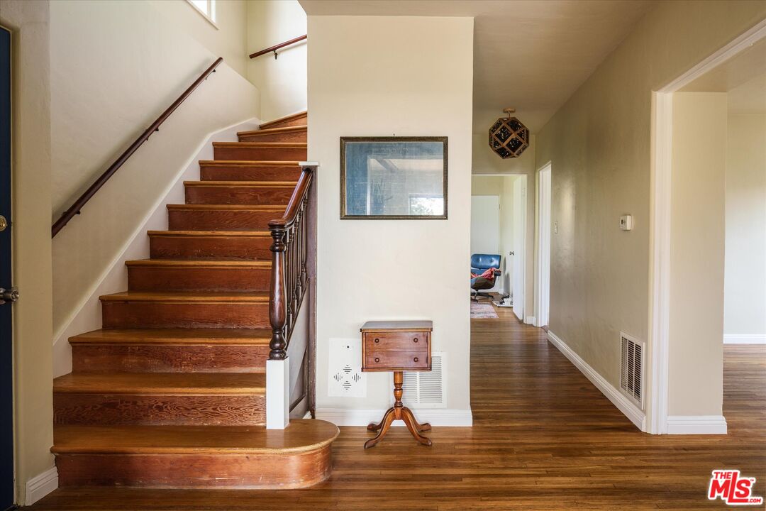 11111 Tujunga Canyon Blvd