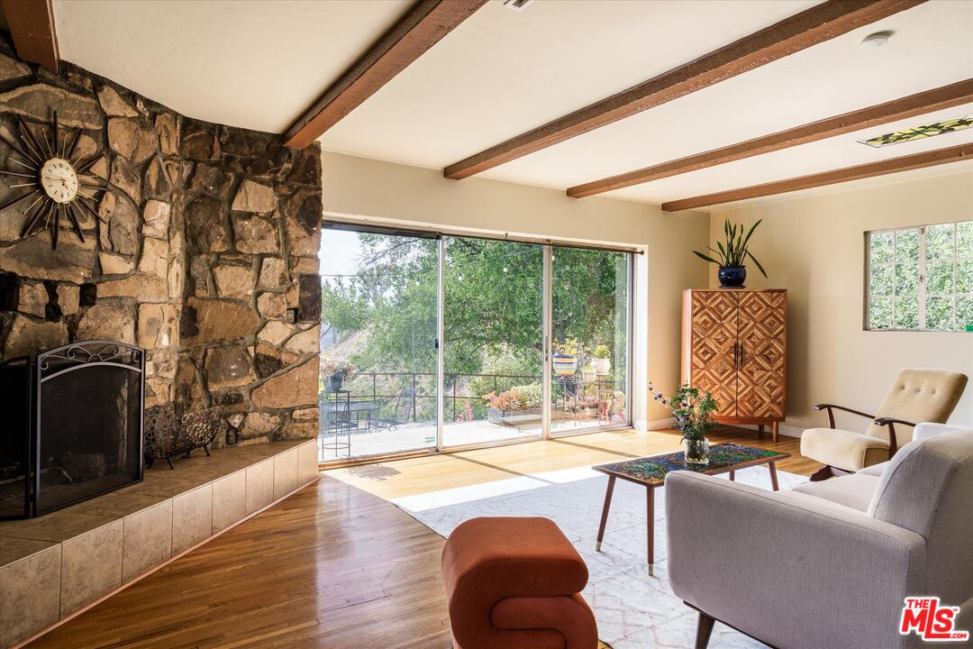 11111 Tujunga Canyon Blvd