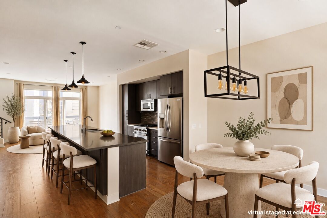 2753 Waverly Dr Unit: 1003