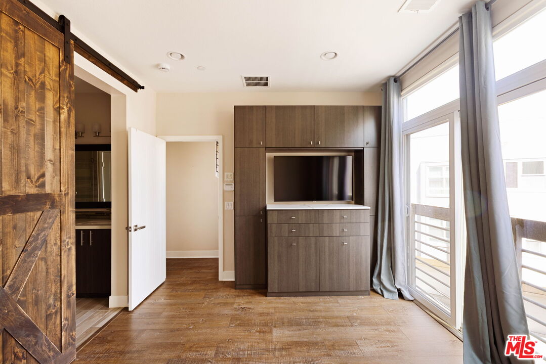 2753 Waverly Dr Unit: 1003