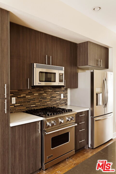 2753 Waverly Dr Unit: 1003