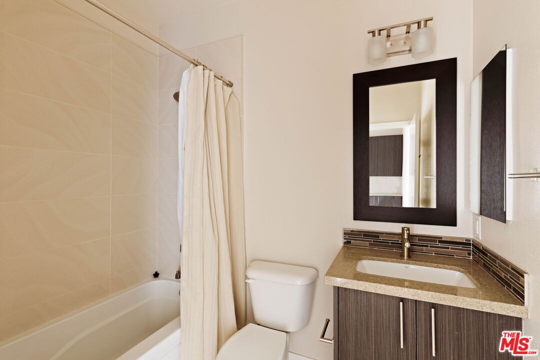 2753 Waverly Dr Unit: 1003