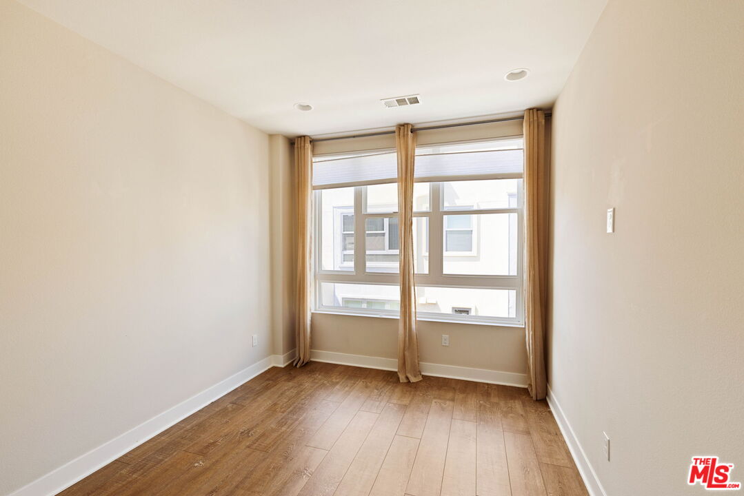 2753 Waverly Dr Unit: 1003